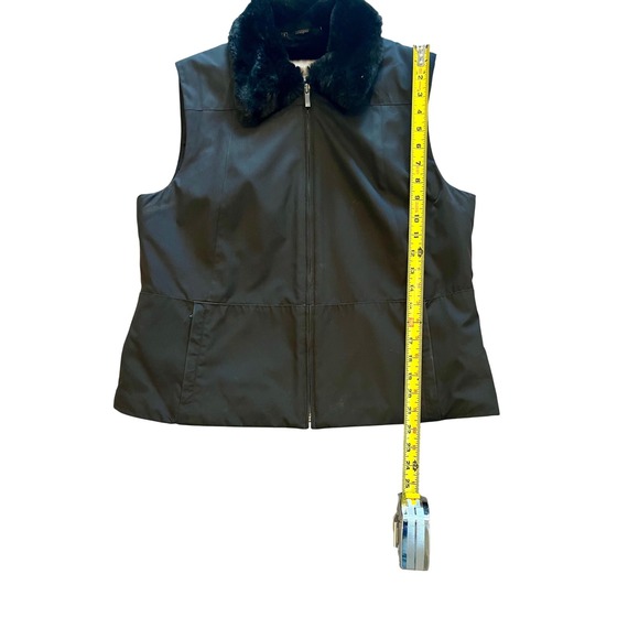Ann Taylor Black Vest with Faux Fur Collar Elegant Layered Faux Fur Size Large - Picture 5 of 7